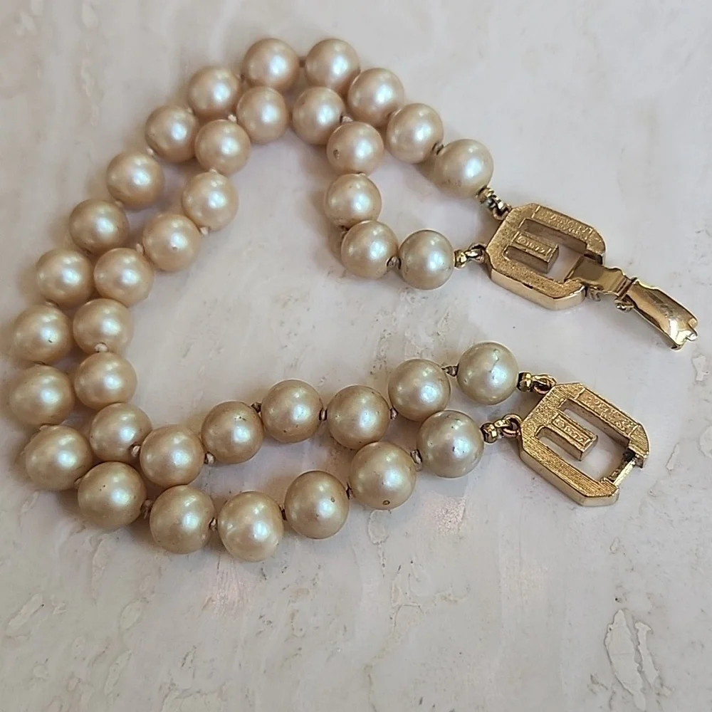 Givenchy 1977 Gold Faux Pearl Bracelet - Picture 4 of 7